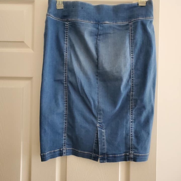 Pencil Skirt to flatter your shape. - Picture 2 of 2